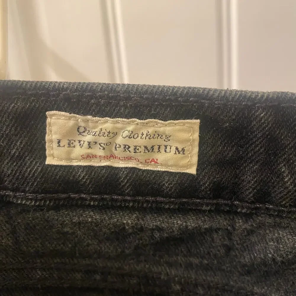 Levi’s Strauss Gray Fleece Front Athletic Taper Black Jeans Size 32 x 32